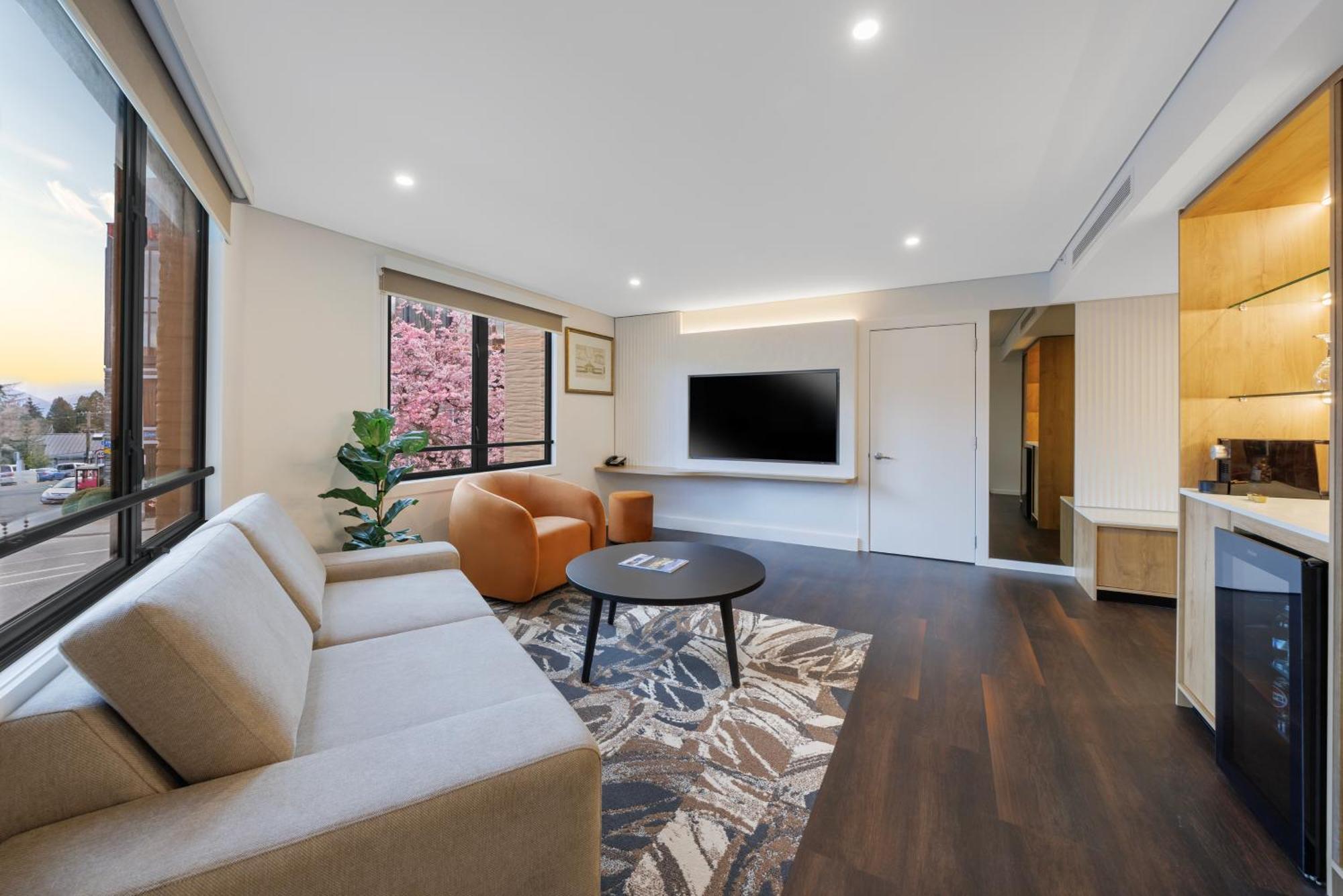 Luxury Loaded King Suite,1730011561:JPEG