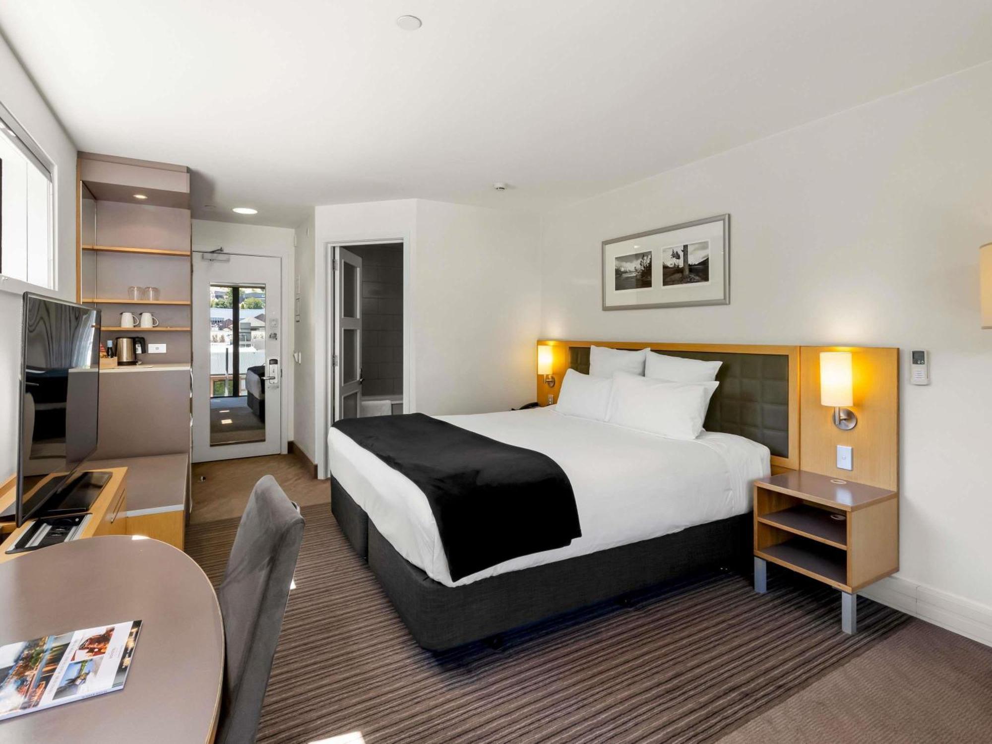Alpine View room King Bed