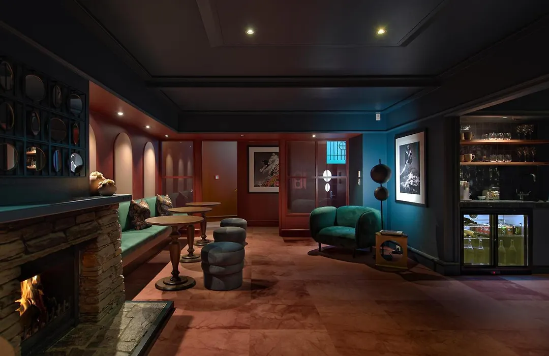 The Central Hotel Queenstown, A Naumi Chapter-1
